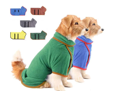 Hundebademantel – Flauschig und warm in verschiedenen Farben